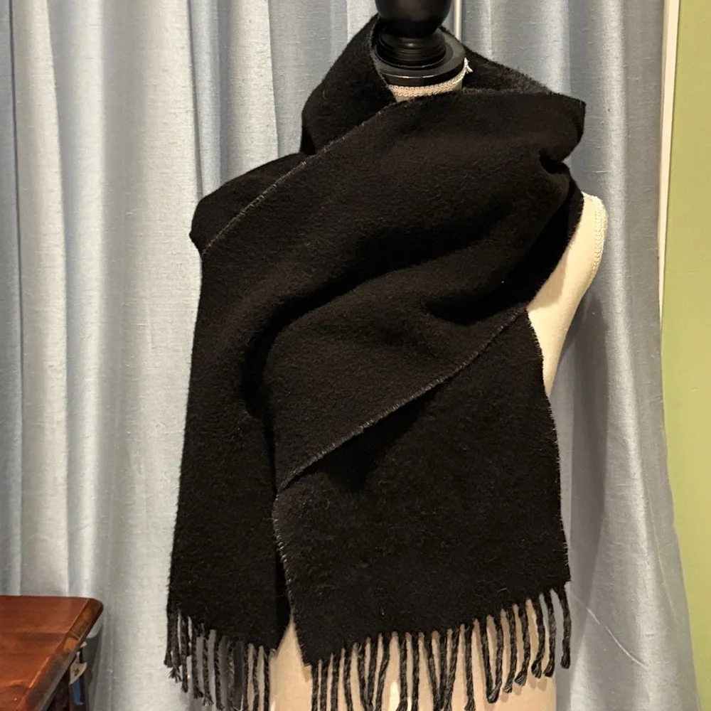 Chaps Black and Gray Scarf Fringed Scarf Soft Warm Comfy